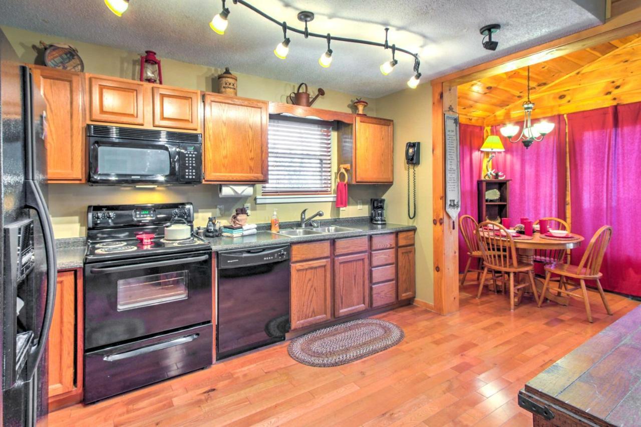 Tree Top Dream Cabin With Hot Tub In Gatlinburg! Villa Buitenkant foto
